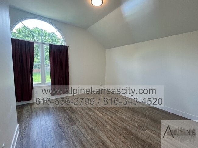 Building Photo - Gorgeous Multi Level Side by Side Split, P...