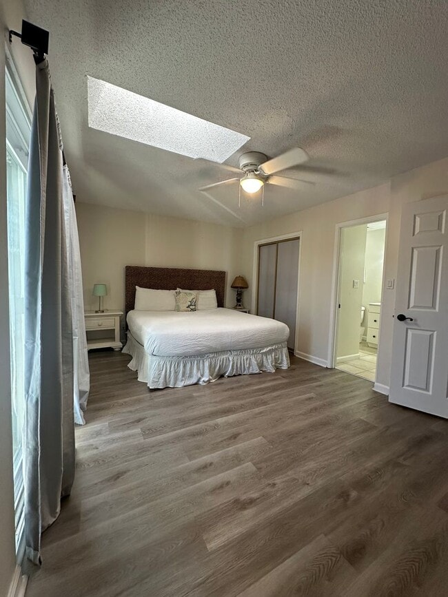 Building Photo - FURNISHED OR UNFURNISHED *Move In Special-50% Off First Months Rent**