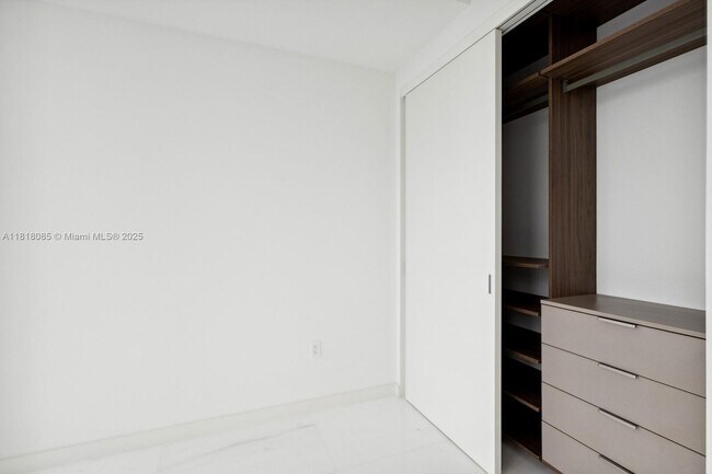 Building Photo - 300 Biscayne Blvd Way