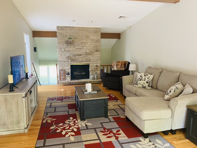 Building Photo - 7863 Russell Ln