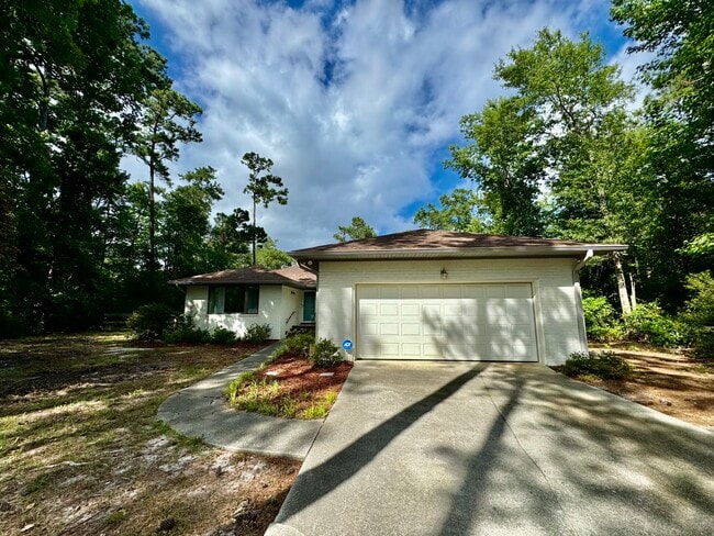 Building Photo - 303 Long Leaf Dr