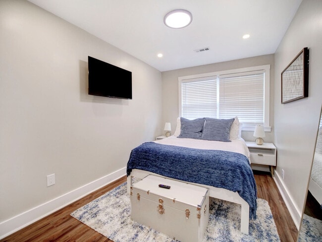 Building Photo - 88 Van Reypen St