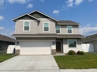 Building Photo - Immaculate Newer Construction w/ Vinyl Fen...