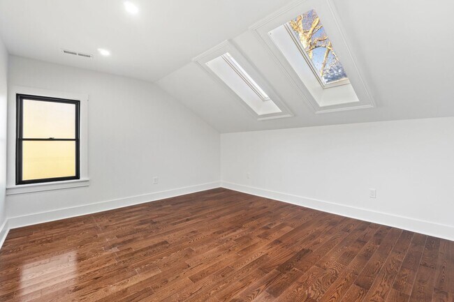 Building Photo - 54 Trumbull St