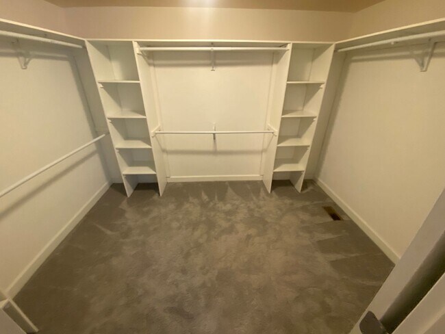 Building Photo - 4 Bedroom - Upper Arlington