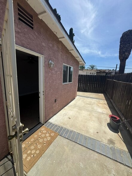 Building Photo - 581 Brighthaven Ave