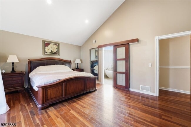 Building Photo - 1605 Justin Pl