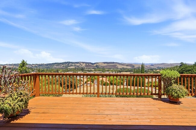 Building Photo - 19563 Almaden Rd