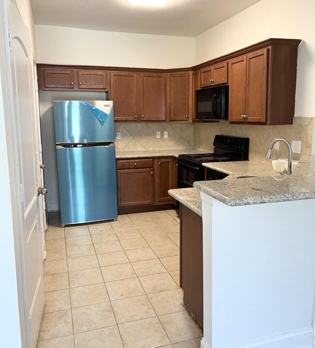 Building Photo - 43225 Creek Cir