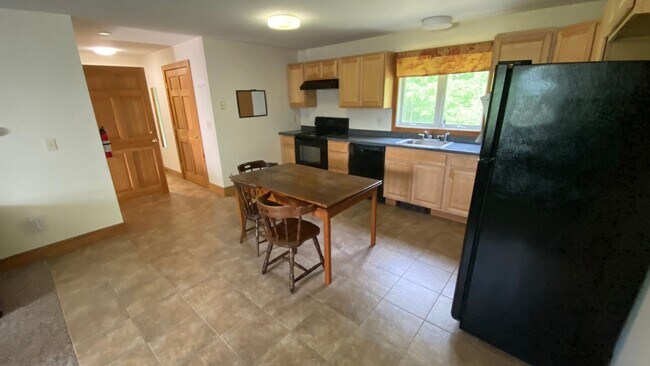 Building Photo - University Student Rental- Available for t...