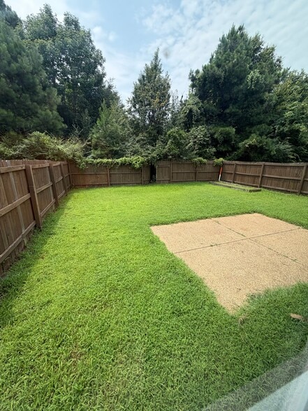 Building Photo - 7041 Kings Crown Dr