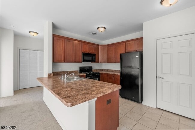 Building Photo - 41 Park Dr