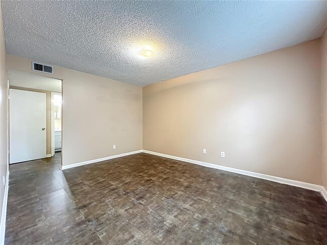 Building Photo - 4223 Parkside Dr