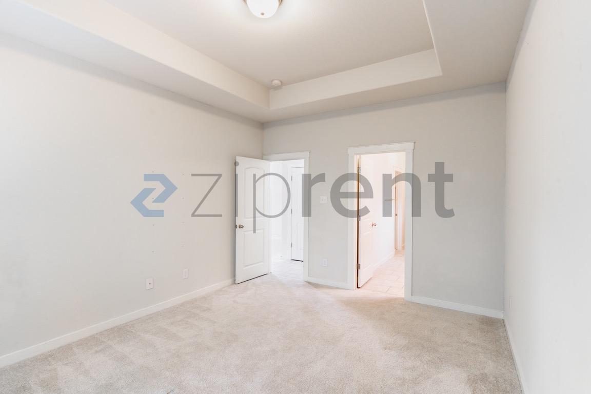 Building Photo - Unit 28
