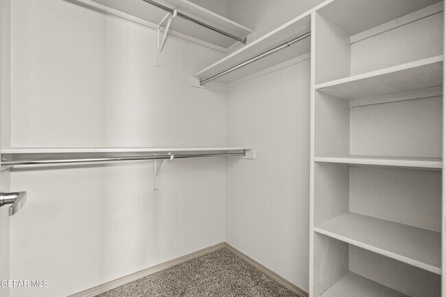 Building Photo - 12049 Hidden Gdns