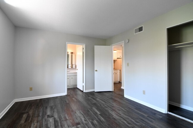 Building Photo - 4728 Southern Pky