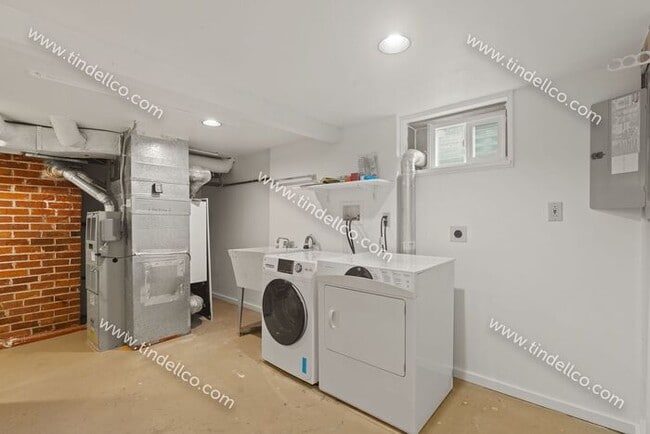 Building Photo - Pet Friendly Cape Cod in Multnomah Village!