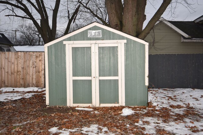 Building Photo - MIshawaka near Universities and shopping