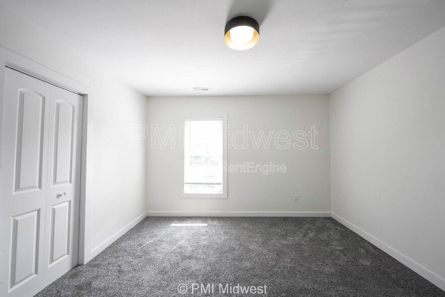 Building Photo - 426 N Bradley Ave