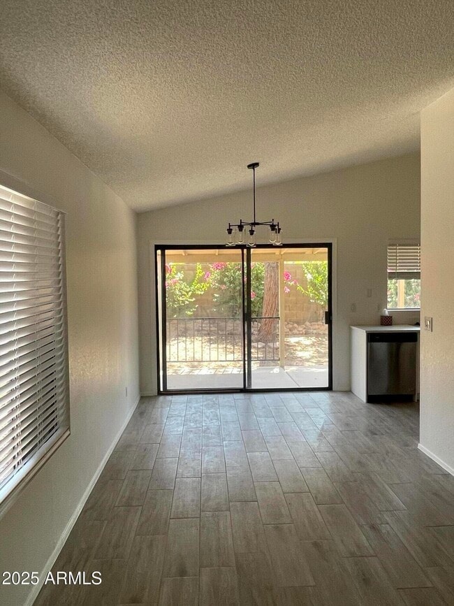 Building Photo - 85 S Cypress Ct