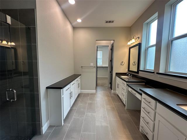 Building Photo - 7105 Royal View Dr