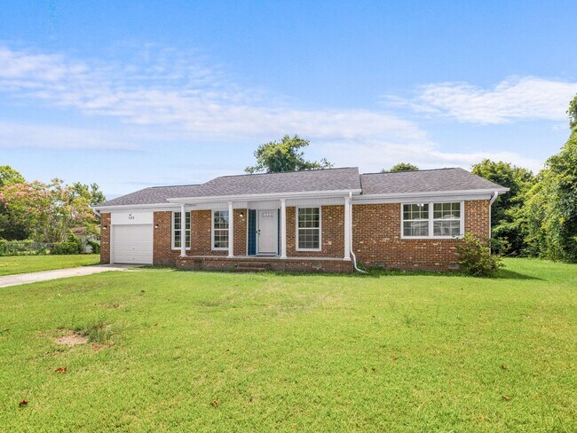 Building Photo - 103 Oakwood Ct
