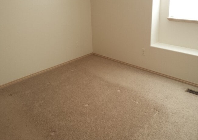 Building Photo - Beautiful Townhouse for Rent in Harrisville