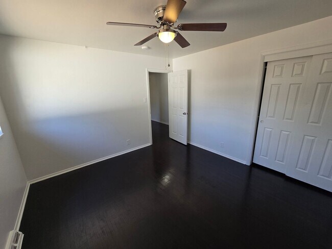 Building Photo - Nice size 4 Bedroom  2 Bath with 2 living ...