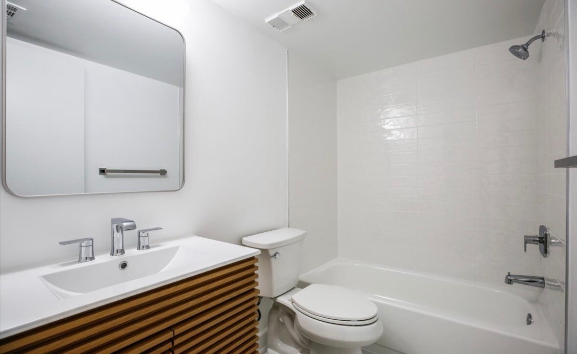 Building Photo - 11423 Commonwealth Dr