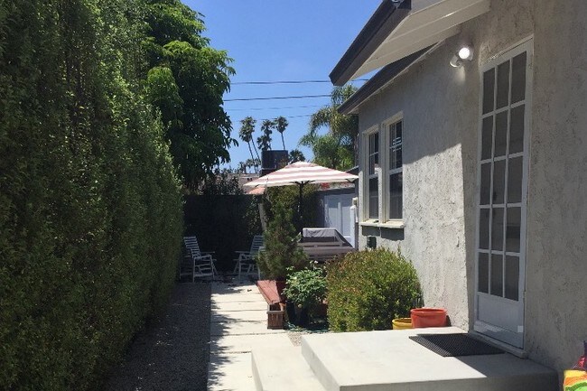 Building Photo - 2329 Clark Ave