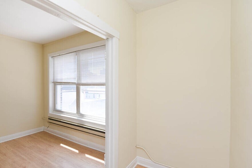 Building Photo - 457 W Melrose St