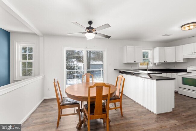 Building Photo - 11806 Camelot Way