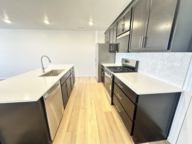 Building Photo - 21244 E 65th Dr