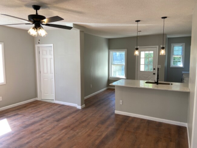 Building Photo - 28 Marble St