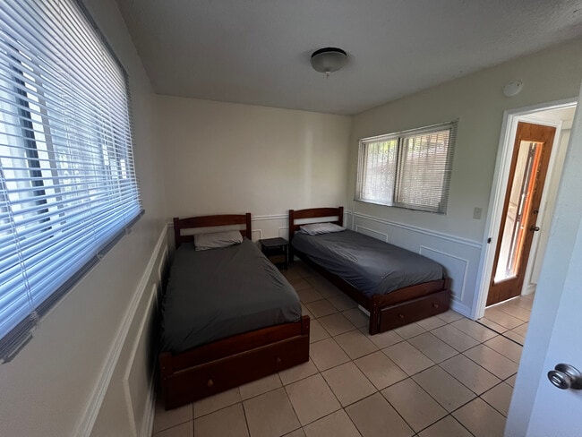 Building Photo - 2716 W 101st St