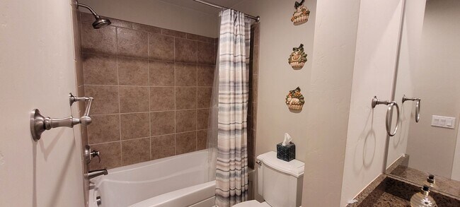 Building Photo - Monterra 2 bedroom 2 Bath on Main level