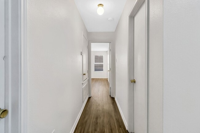 Building Photo - Charming 3 Bed, 2 Bath House with Serene Yard