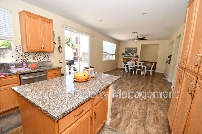 Building Photo - 371 Huerta St