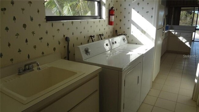 Building Photo - 7337 Oak Moss Dr