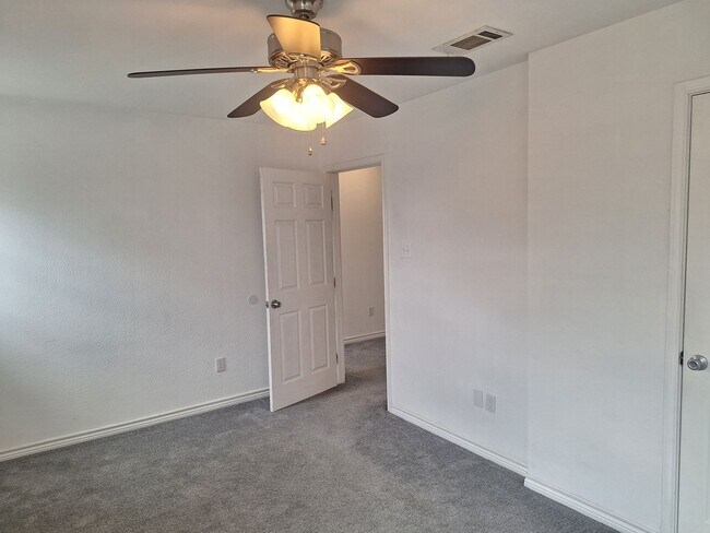 Building Photo - 2621 Lee Ave