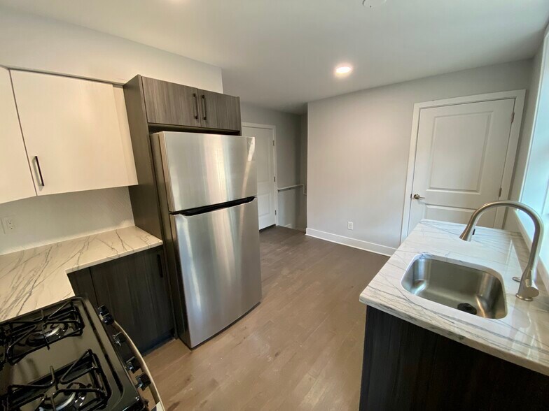 Building Photo - 722 Lombard St