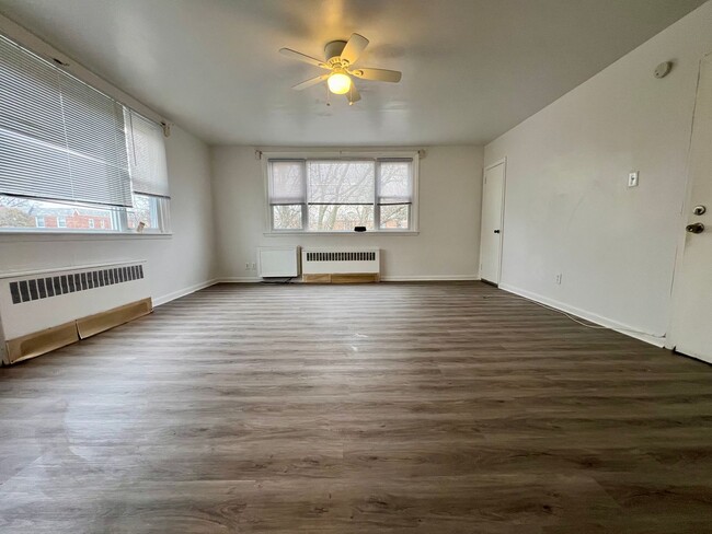 Building Photo - Newly Renovated 2-Bedroom Apartment in Ste...