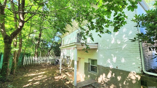 Building Photo - 3 Ridge Dr E