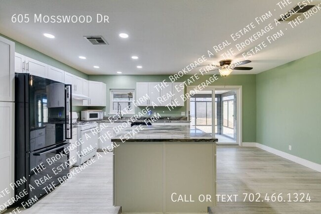 Building Photo - 605 Mosswood Dr