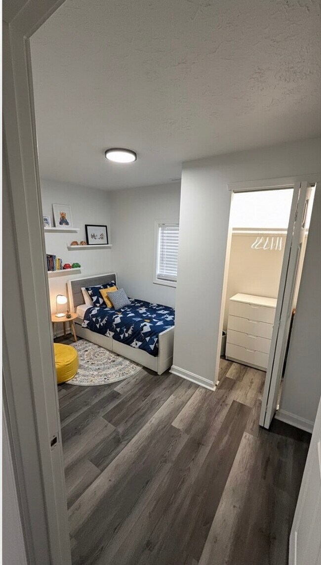 Building Photo - 3018 Alice Ave