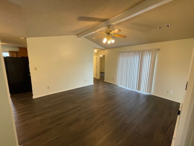 Building Photo - Gorgeous 3 Bed / 2 Bath Home in Van Buren