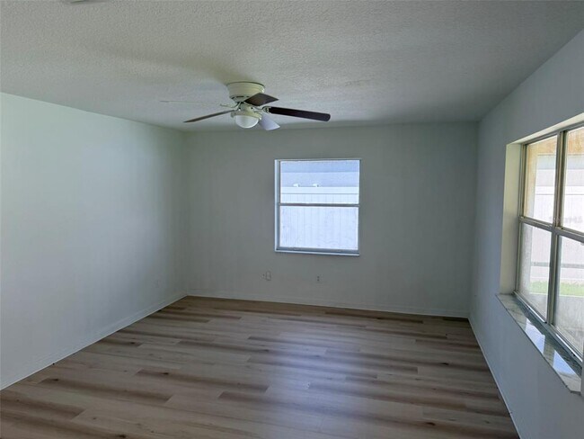 Building Photo - 6 Prince Manfred Pl