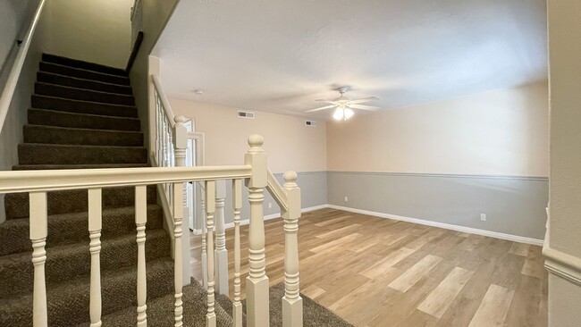 Building Photo - Great 3 Bedroom, 2.5 Bath townhome in the ...