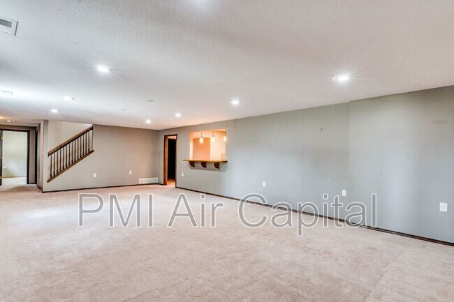 Building Photo - 2431 E Eastridge St