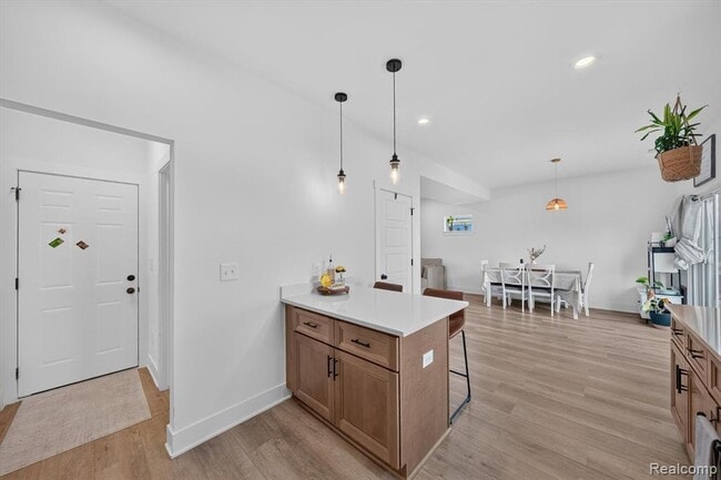 Building Photo - 25760 Groveland St